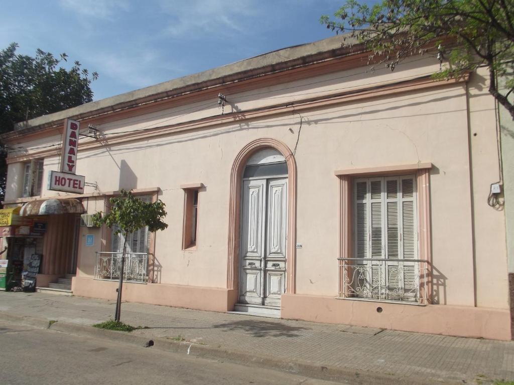 Hotel Danaly Salto Bagian luar foto